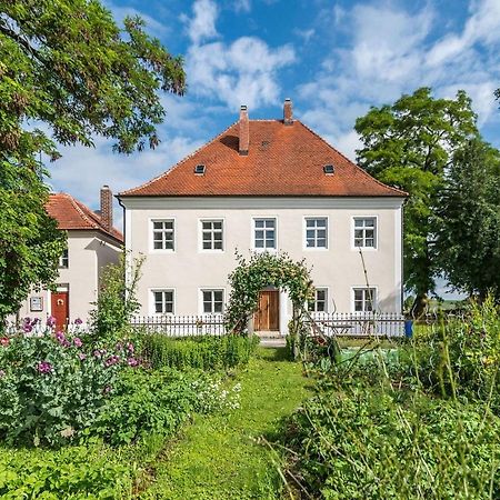 Historischer Pfarrhof Niederleierndorf Langquaid Luaran gambar