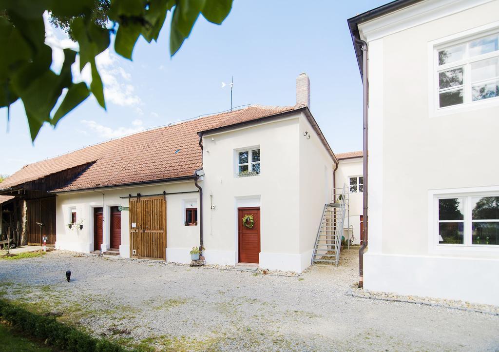 Historischer Pfarrhof Niederleierndorf Langquaid Bilik gambar