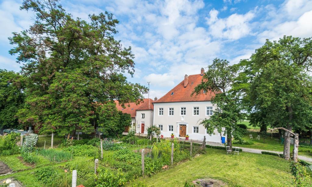 Historischer Pfarrhof Niederleierndorf Langquaid Luaran gambar
