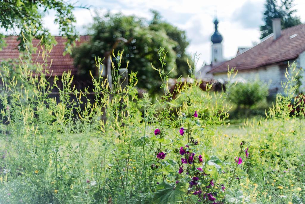 Historischer Pfarrhof Niederleierndorf Langquaid Luaran gambar