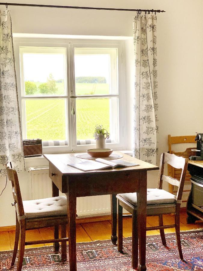 Historischer Pfarrhof Niederleierndorf Langquaid Luaran gambar